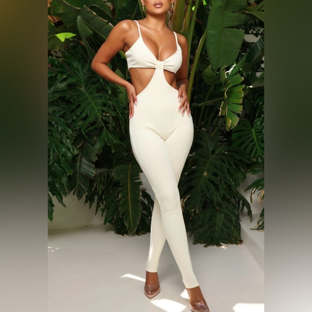 Fashion Nova Courtney Sculpt Cut Out
Jumpsuit